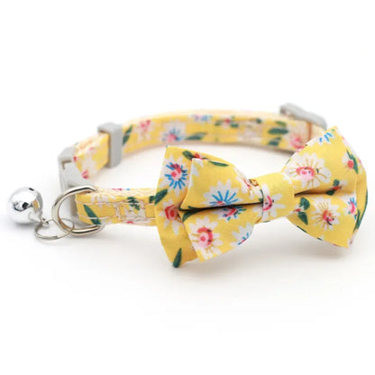 Bow & Bell Pet Collar - Cute Adjustable Design for Cats & Small Dogs