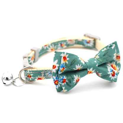 Bow & Bell Pet Collar - Cute Adjustable Design for Cats & Small Dogs